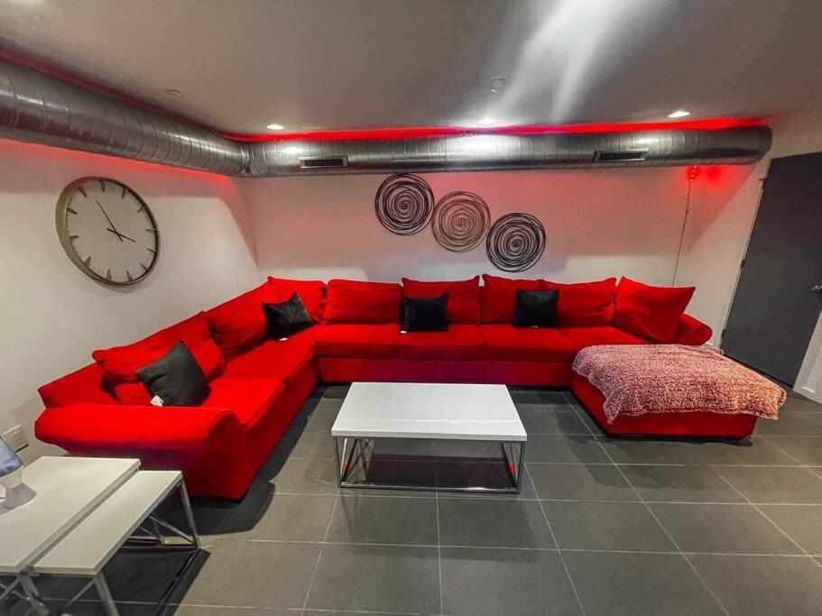 Apartment Hidden Oasis! W/ Patio & Hot Tub! + 85 Inch Tv