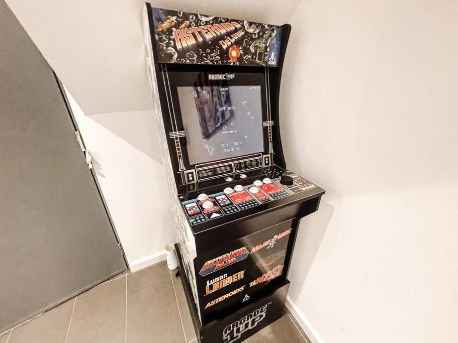 Hidden Oasis! W/ Patio & Hot Tub! + 85 Inch Tv Apartment *